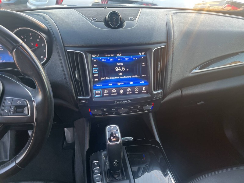 Maserati Levante Vehicle Image 15