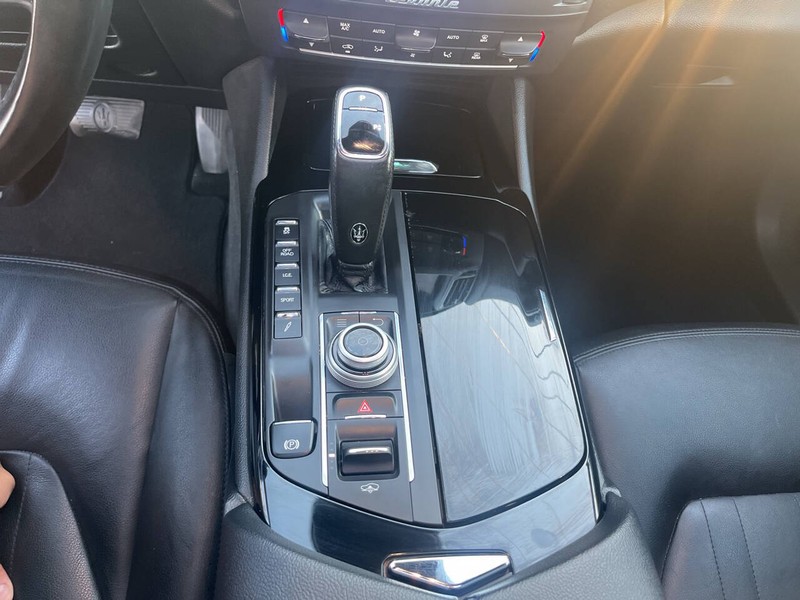 Maserati Levante Vehicle Image 16