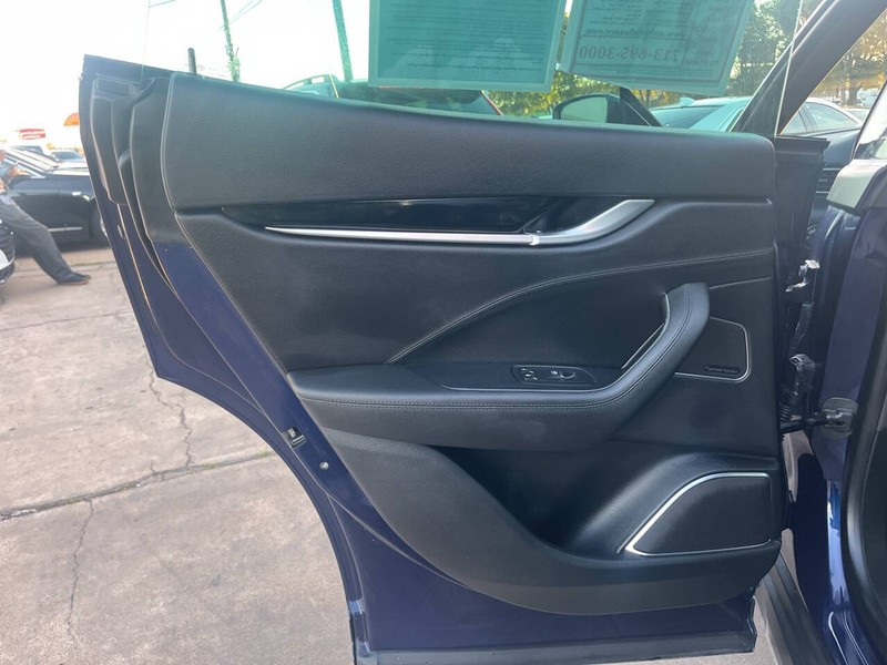 Maserati Levante Vehicle Image 18