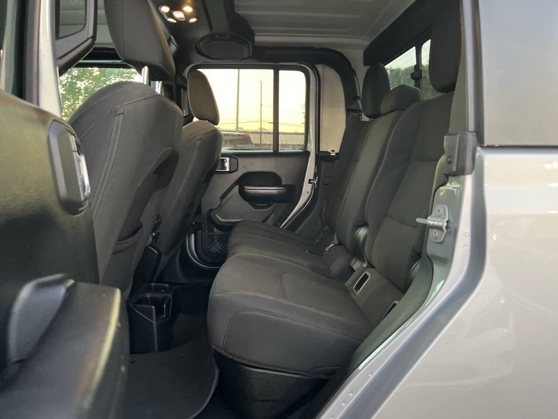 Jeep Gladiator Vehicle Image 10