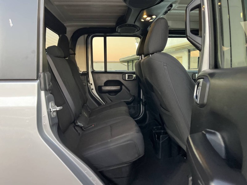 Jeep Gladiator Vehicle Image 12