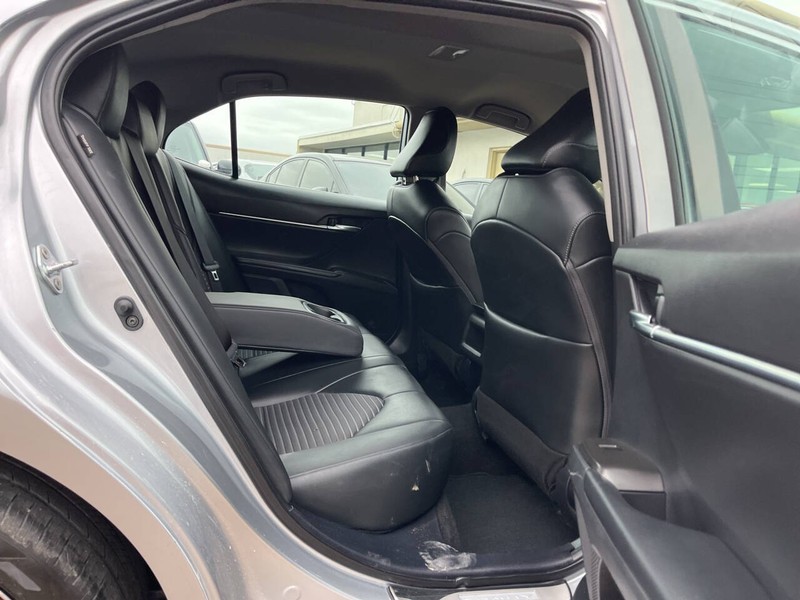 Toyota Camry Vehicle Image 09