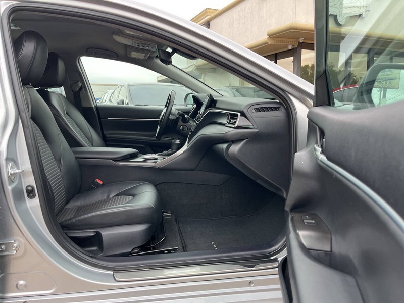 Toyota Camry Vehicle Image 10