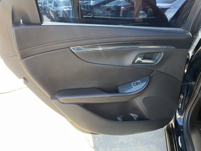 Chevrolet Impala Vehicle Image 13