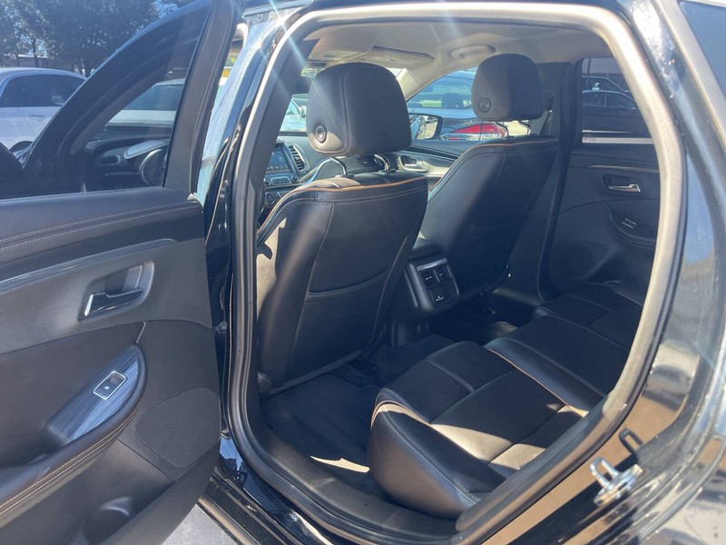 Chevrolet Impala Vehicle Image 14