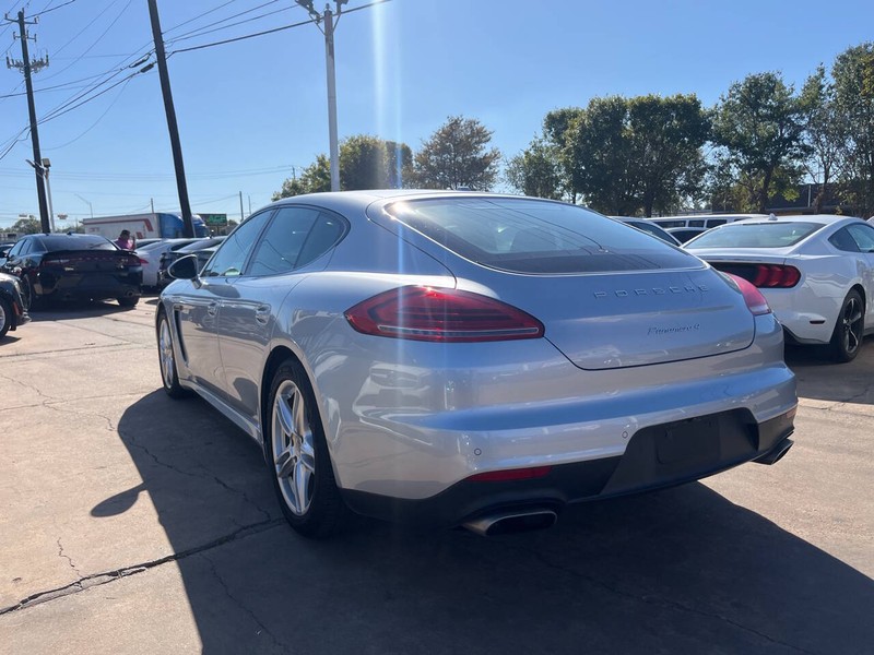 Porsche Panamera Vehicle Image 03