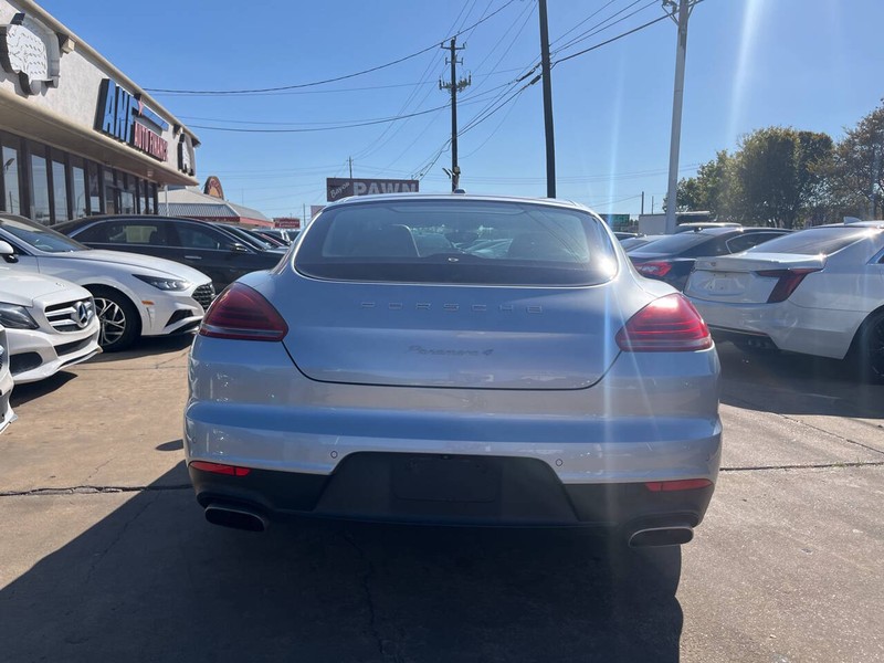 Porsche Panamera Vehicle Image 04