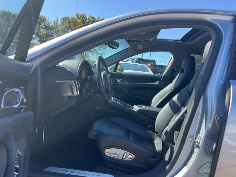 Porsche Panamera Vehicle Image 07