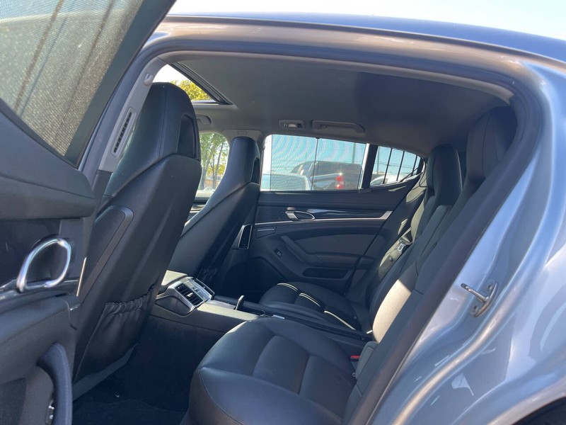 Porsche Panamera Vehicle Image 08