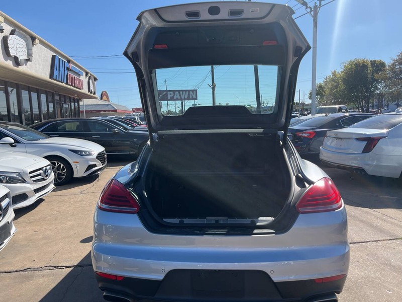 Porsche Panamera Vehicle Image 09