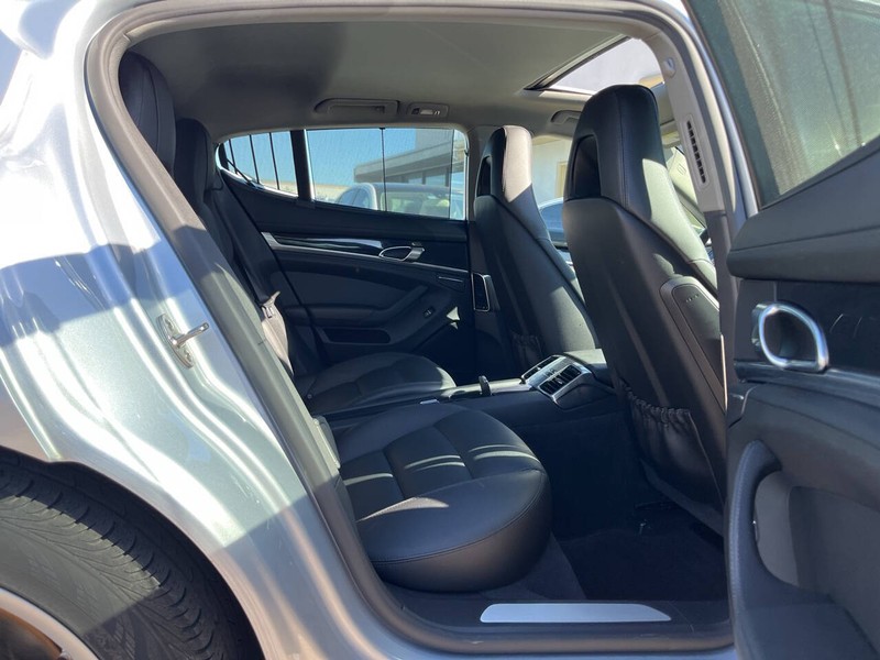 Porsche Panamera Vehicle Image 12