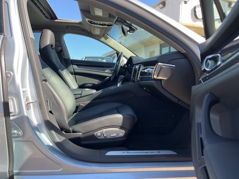 Porsche Panamera Vehicle Image 13