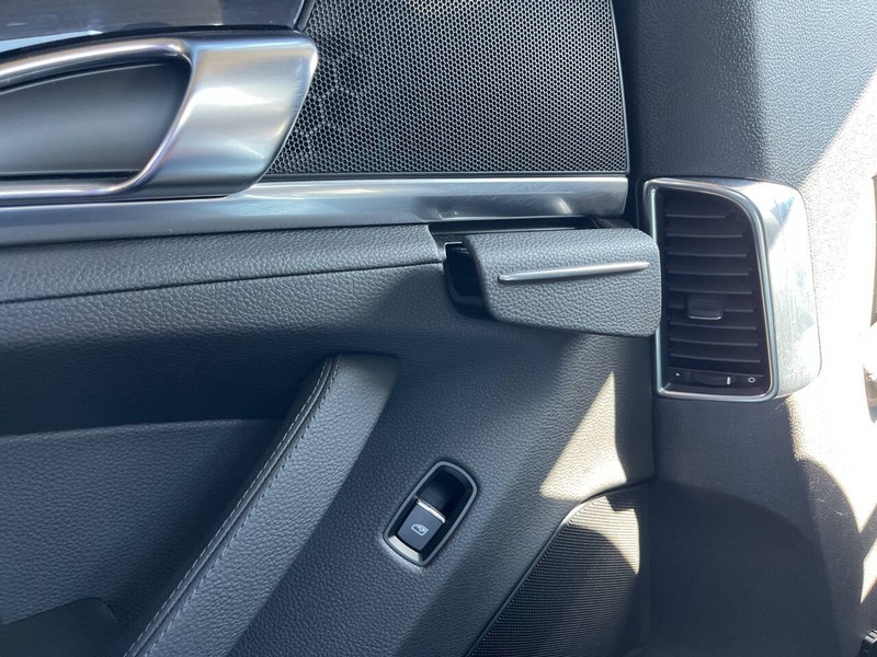 Porsche Panamera Vehicle Image 14