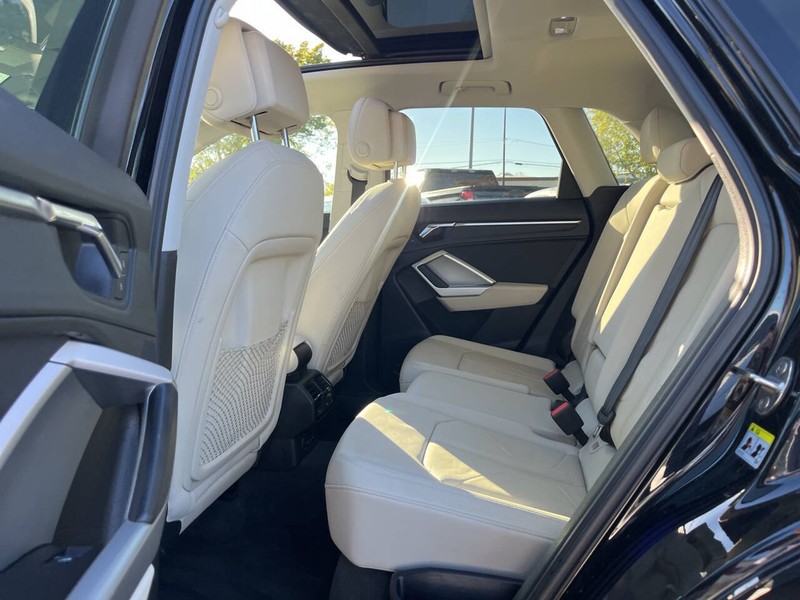 Audi Q3 Vehicle Image 08