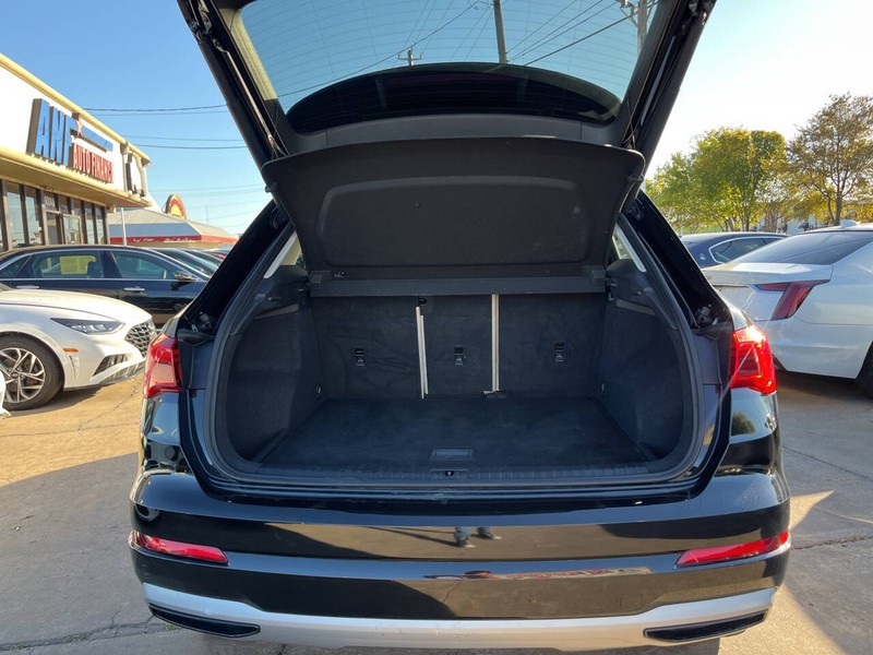 Audi Q3 Vehicle Image 09