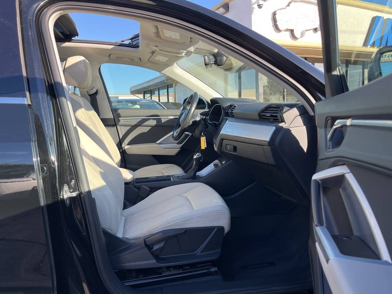 Audi Q3 Vehicle Image 11