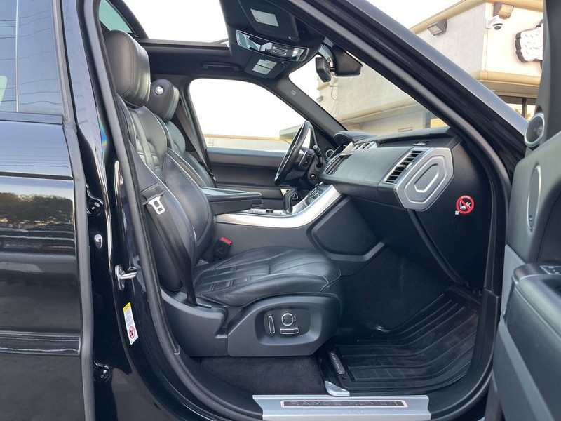 Land Rover Range Rover Sport Vehicle Image 12