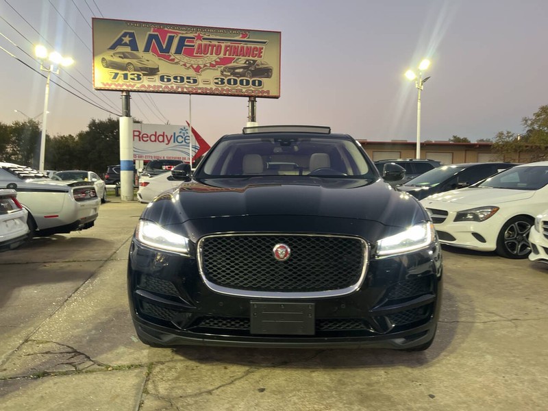 Jaguar F-PACE Vehicle Image 02