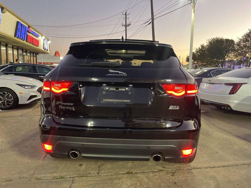 Jaguar F-PACE Vehicle Image 04
