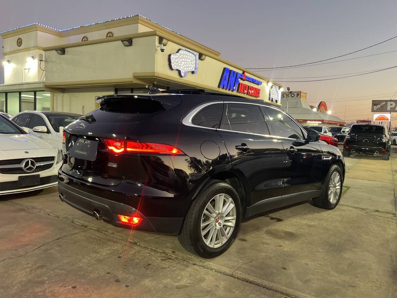 Jaguar F-PACE Vehicle Image 05