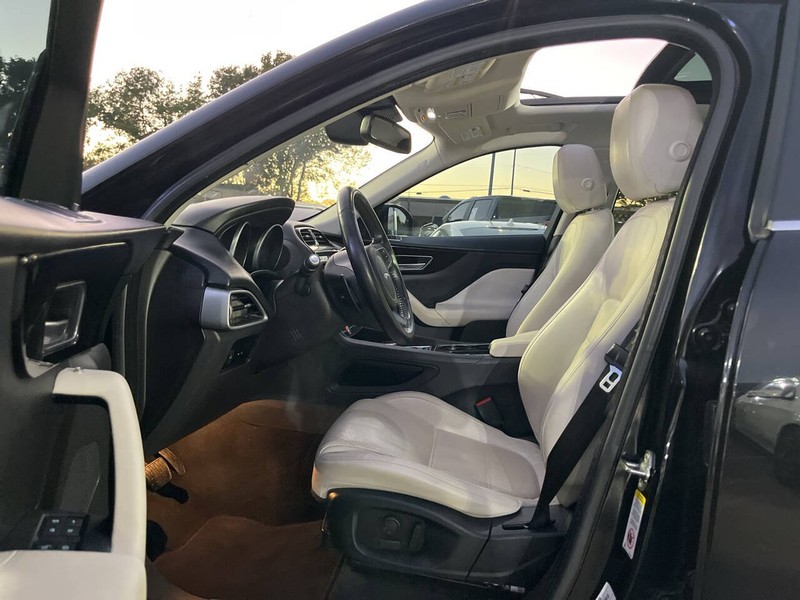 Jaguar F-PACE Vehicle Image 07