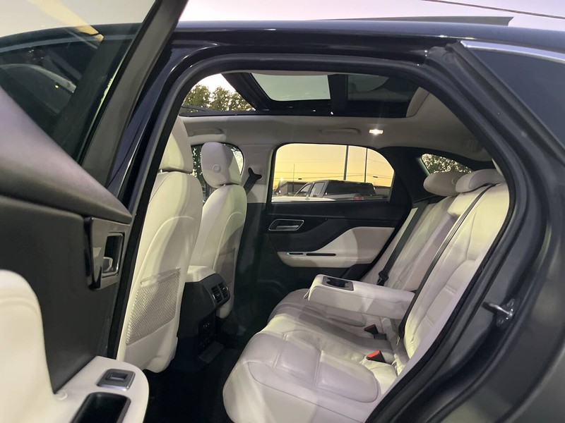 Jaguar F-PACE Vehicle Image 08