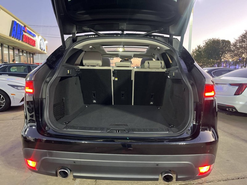 Jaguar F-PACE Vehicle Image 10