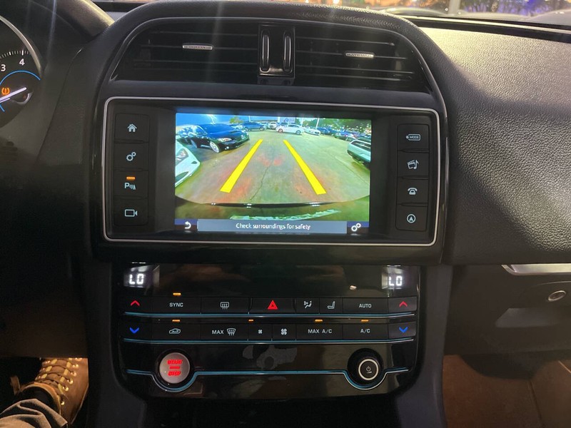 Jaguar F-PACE Vehicle Image 15