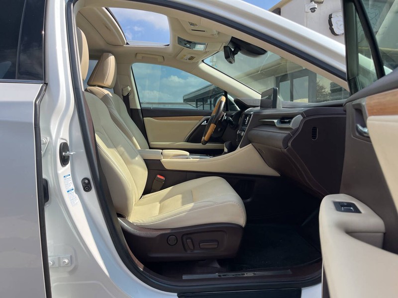 Lexus RX Vehicle Image 14