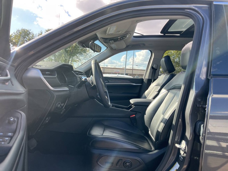 Jeep Grand Cherokee L Vehicle Image 09