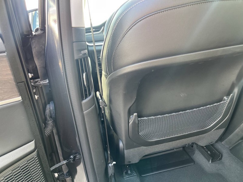 Jeep Grand Cherokee L Vehicle Image 12