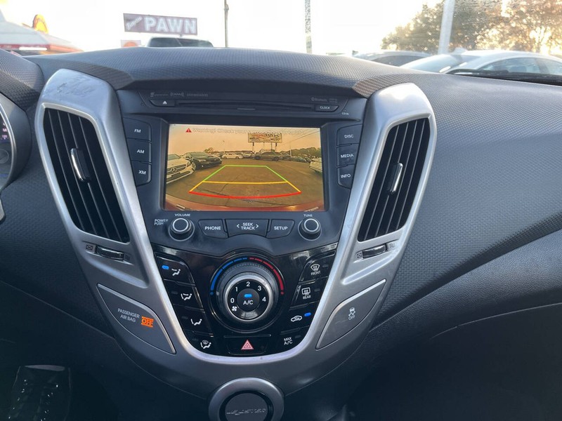 Hyundai Veloster Vehicle Image 12