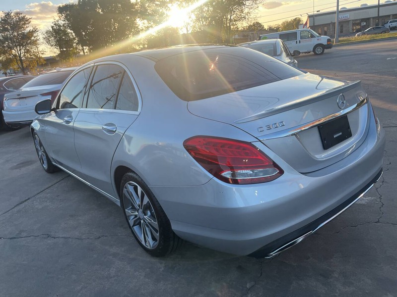 Mercedes-Benz C-Class Vehicle Image 06