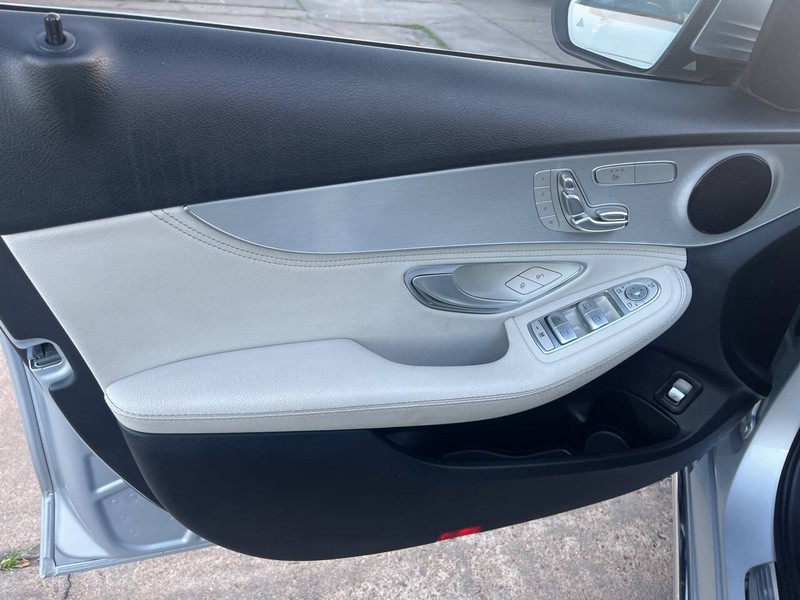 Mercedes-Benz C-Class Vehicle Image 07