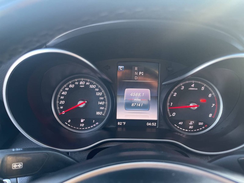 Mercedes-Benz C-Class Vehicle Image 10