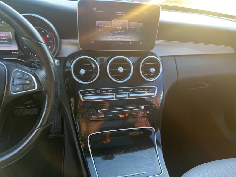 Mercedes-Benz C-Class Vehicle Image 11