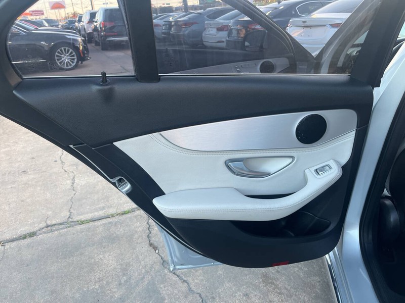 Mercedes-Benz C-Class Vehicle Image 13