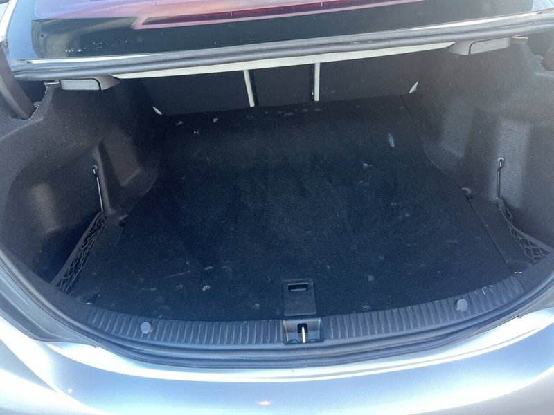 Mercedes-Benz C-Class Vehicle Image 16