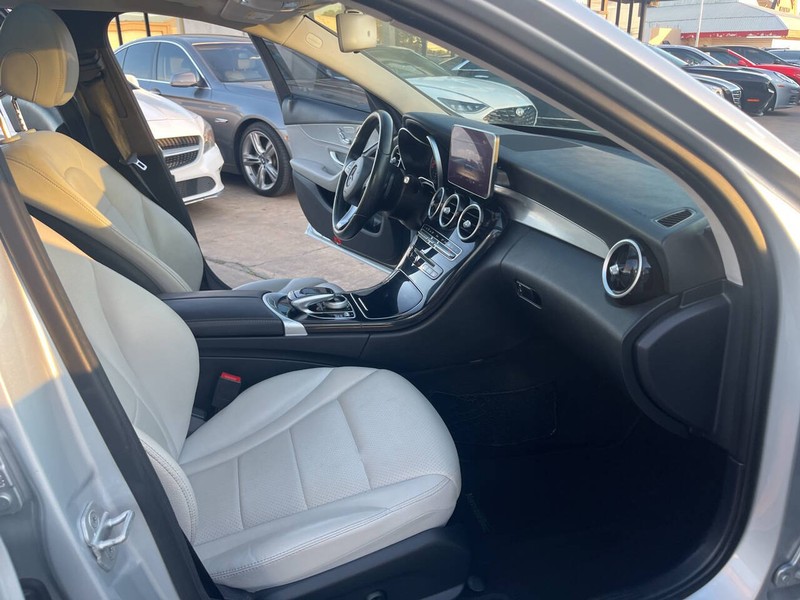 Mercedes-Benz C-Class Vehicle Image 18