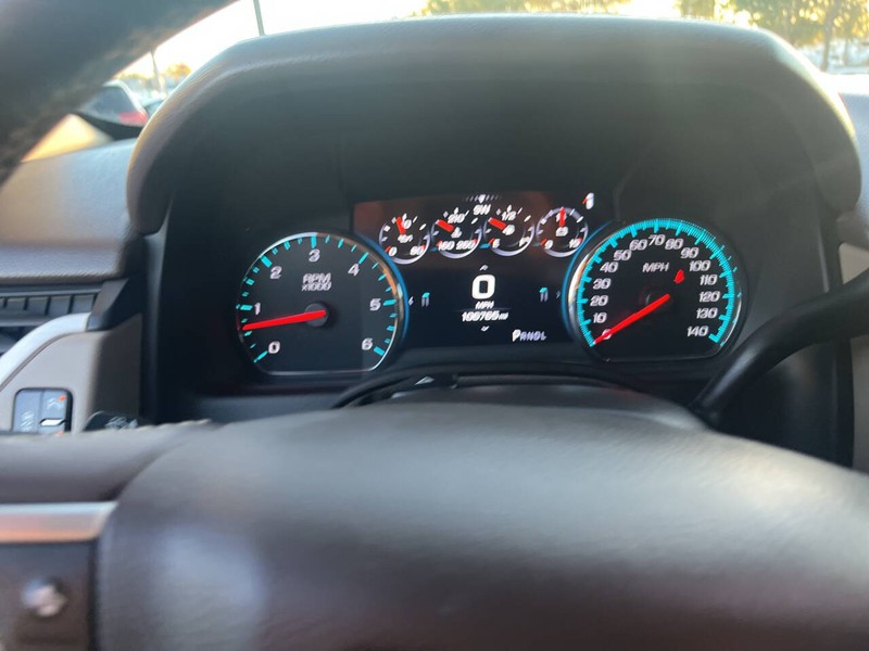 GMC Yukon Vehicle Image 10