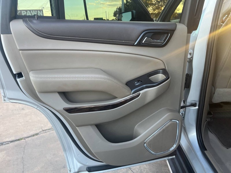 GMC Yukon Vehicle Image 12