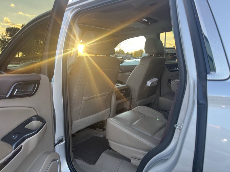 GMC Yukon Vehicle Image 14