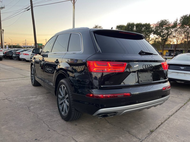 Audi Q7 Vehicle Image 03