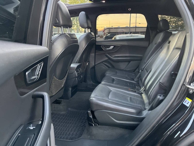 Audi Q7 Vehicle Image 08