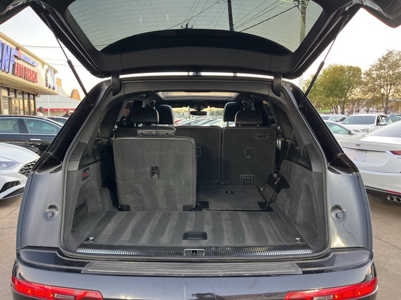 Audi Q7 Vehicle Image 09