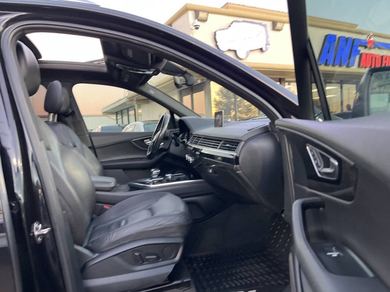 Audi Q7 Vehicle Image 10