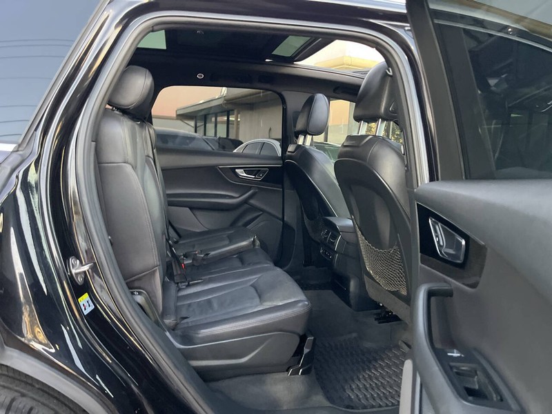 Audi Q7 Vehicle Image 11