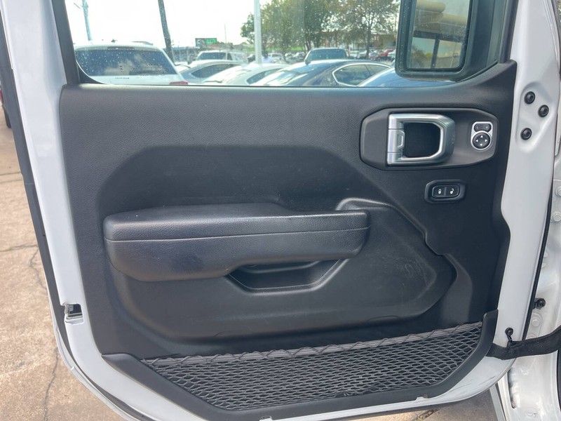 Jeep Gladiator Vehicle Image 09