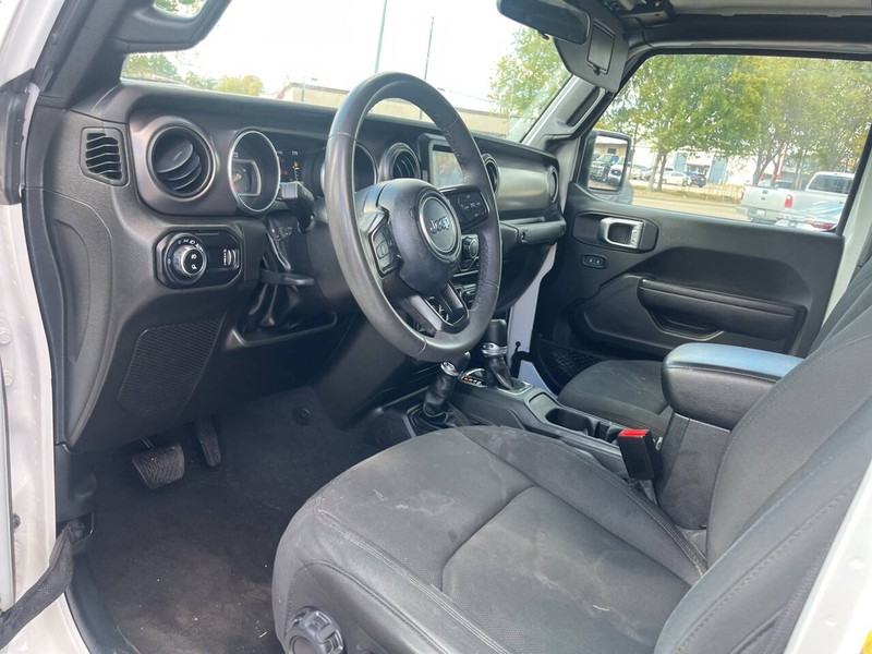 Jeep Gladiator Vehicle Image 10