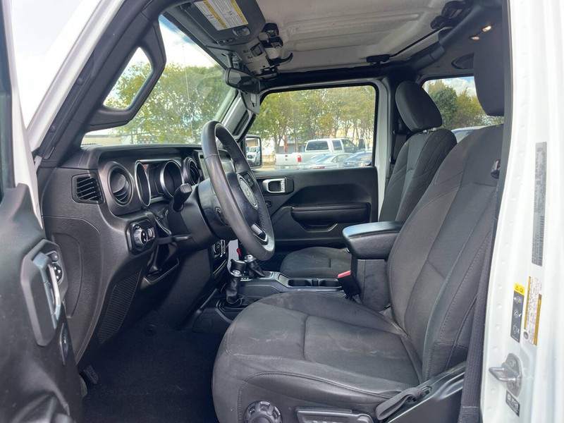 Jeep Gladiator Vehicle Image 11